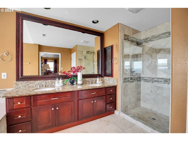 $1,050,000 | 15703 Southwest Barrington Terrace, Tigard, OR 97224