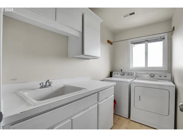 $1,050,000 | 15703 Southwest Barrington Terrace, Tigard, OR 97224