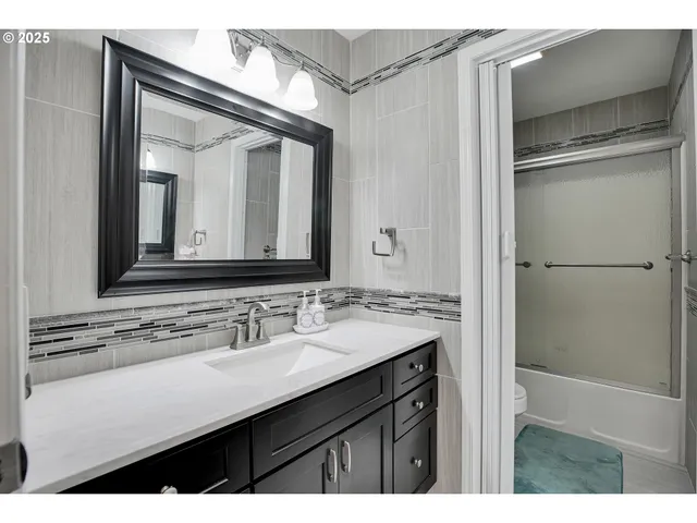 $1,050,000 | 15703 Southwest Barrington Terrace, Tigard, OR 97224