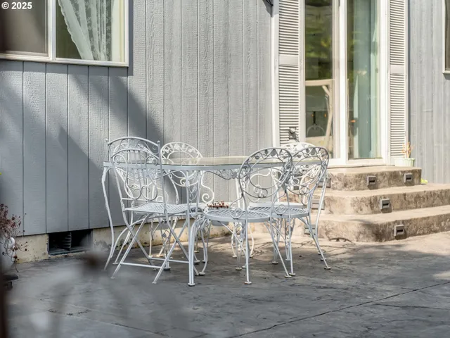 $490,000 | 3200 Southeast Hampton Loop, Troutdale, OR 97060