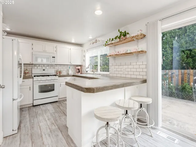 $490,000 | 3200 Southeast Hampton Loop, Troutdale, OR 97060