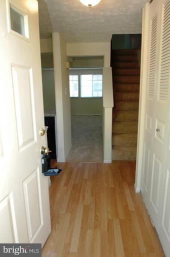 6314 Sunset Terrace Springfield, VA 22153 - Photo 12 of 14 Entrance / Foyer