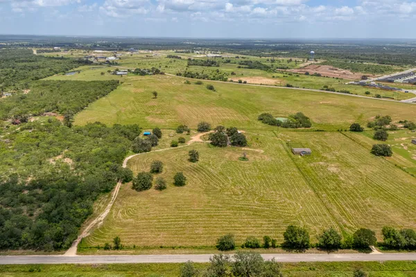 $390,000 | 3291 Washburn Road, Luling, TX 78648