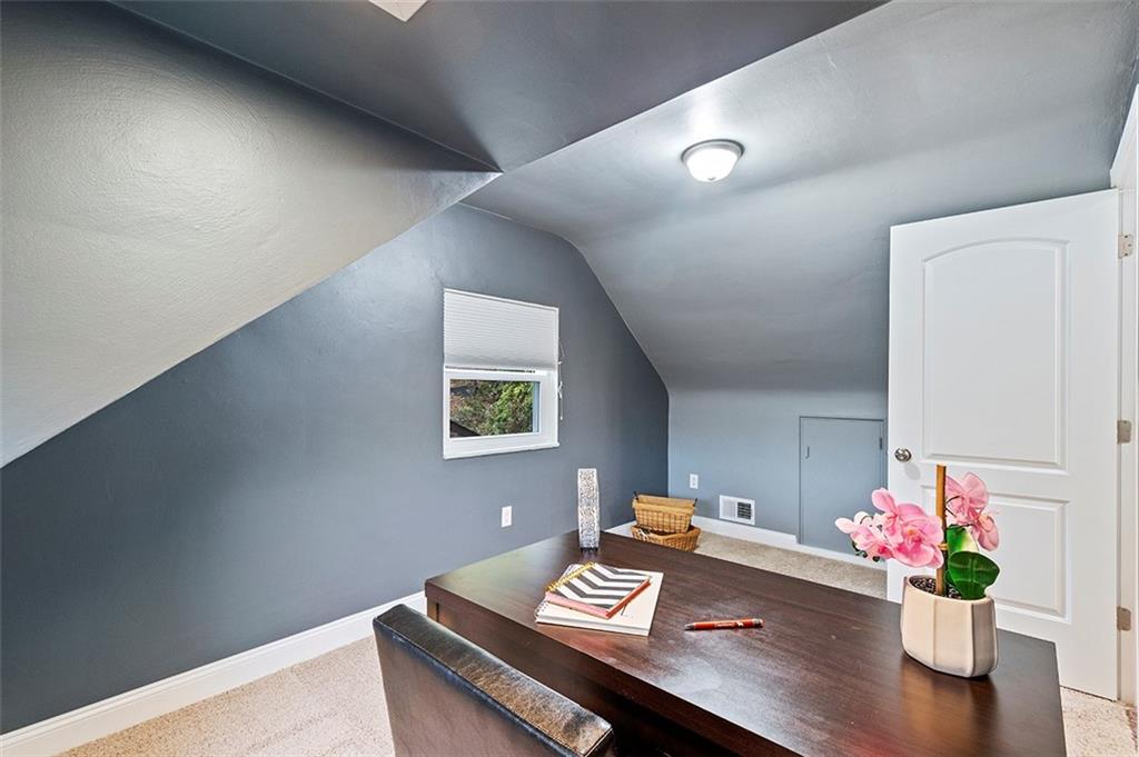 424 Pearce Road Pittsburgh, PA 15234 - Photo 17 of 25 Gallery Image 17