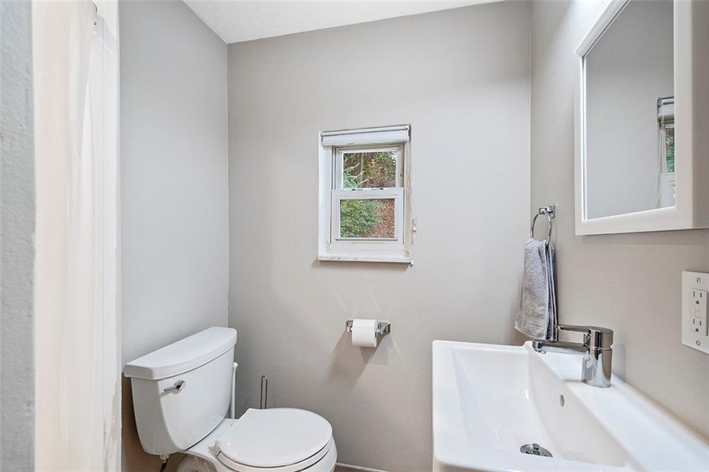 424 Pearce Road Pittsburgh, PA 15234 - Photo 18 of 25 Gallery Image 18
