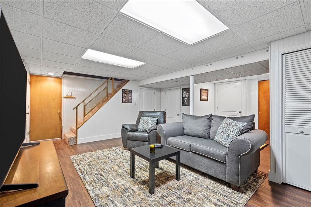 424 Pearce Road Pittsburgh, PA 15234 - Photo 19 of 25 Gallery Image 19