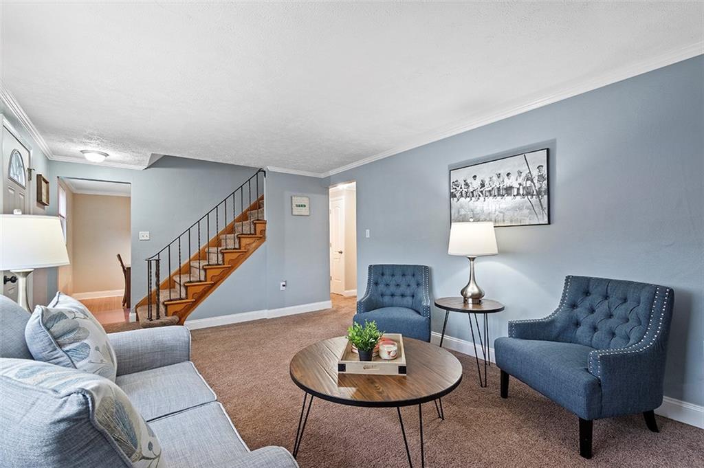 424 Pearce Road Pittsburgh, PA 15234 - Photo 4 of 25 Gallery Image 4