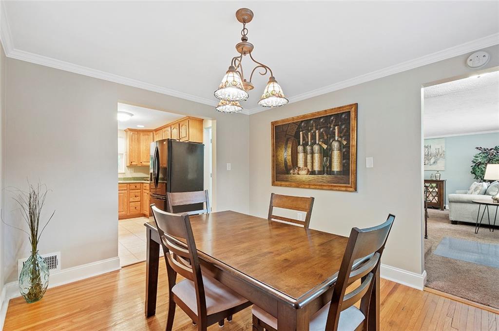 424 Pearce Road Pittsburgh, PA 15234 - Photo 5 of 25 Gallery Image 5