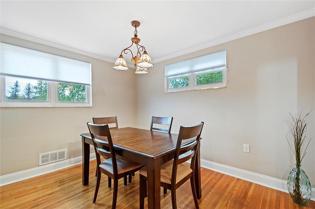424 Pearce Road Pittsburgh, PA 15234 - Photo 6 of 25 Gallery Image 6