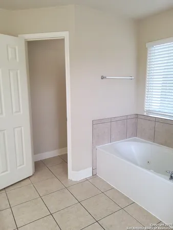 $2,150 | 21735 Thunder Basin, San Antonio, TX 78261
