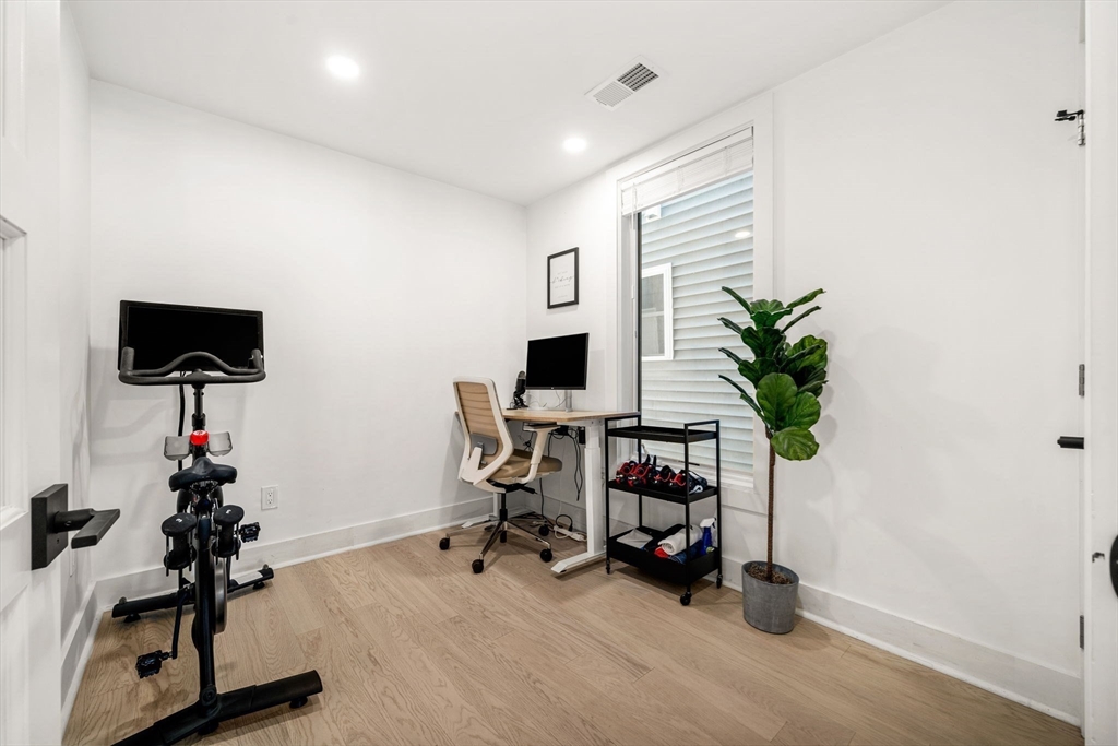 231 Maverick Street, Unit 3 Boston, MA 02128 - Photo 12 of 16