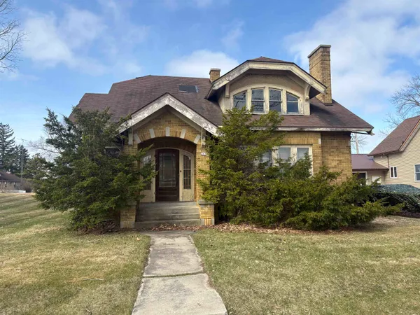 $1 | 267 North Ridge Street, Hustisford, WI 53034