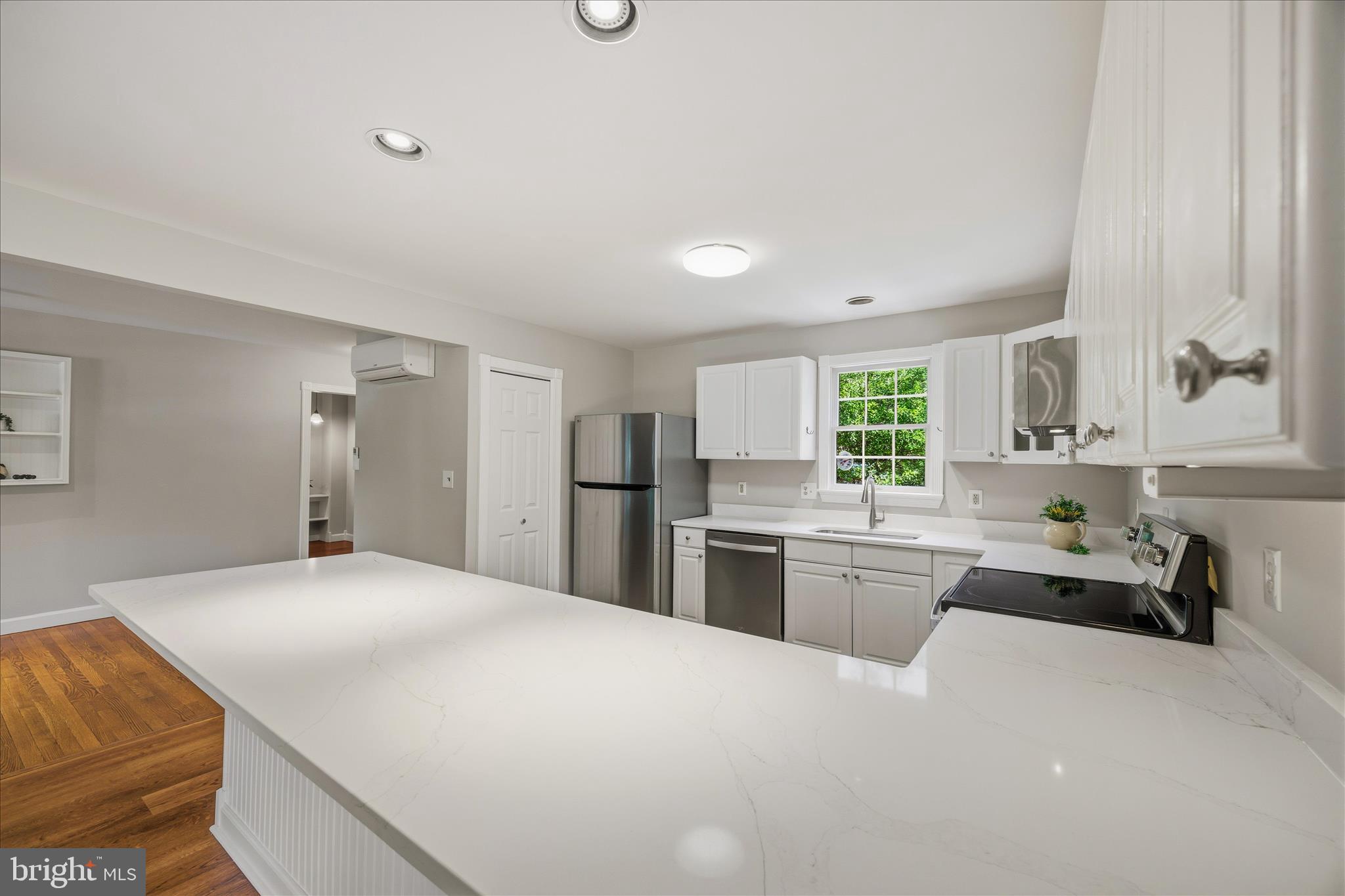 565 Sunset Knoll Road Pasadena, MD 21122 - Photo 13 of 48