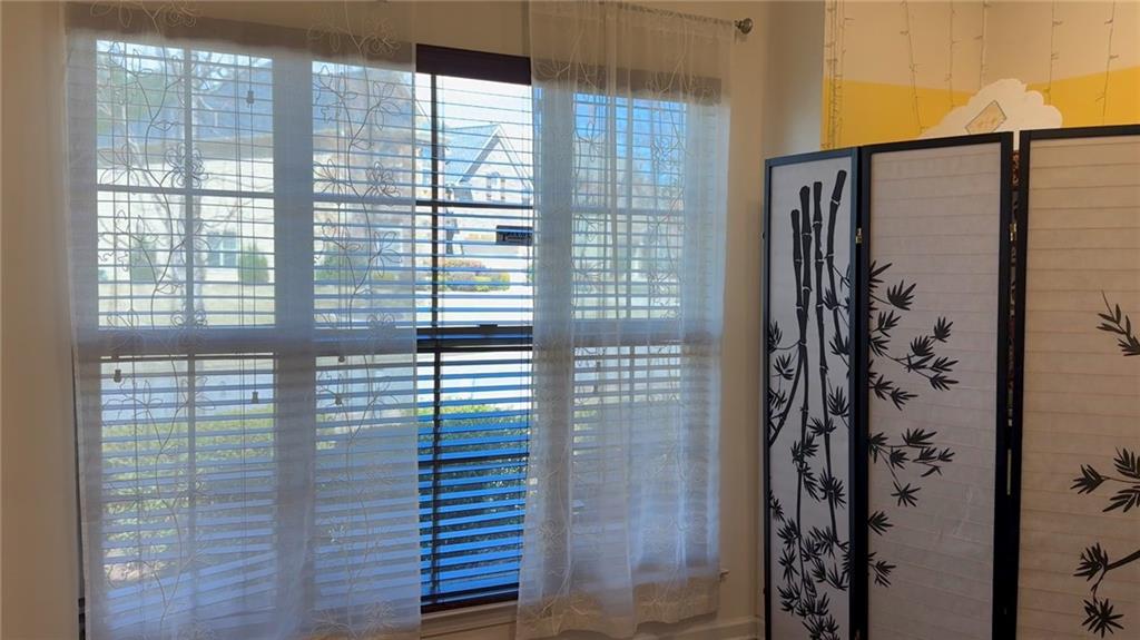 6940 Rocking Horse Lane Alpharetta, GA 30004 - Photo 4 of 32