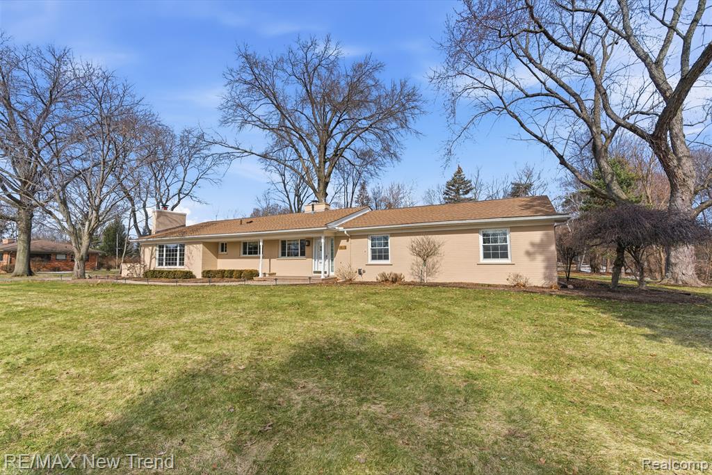1043 Westview Road Bloomfield Hills, MI 48304 - Photo 2 of 43