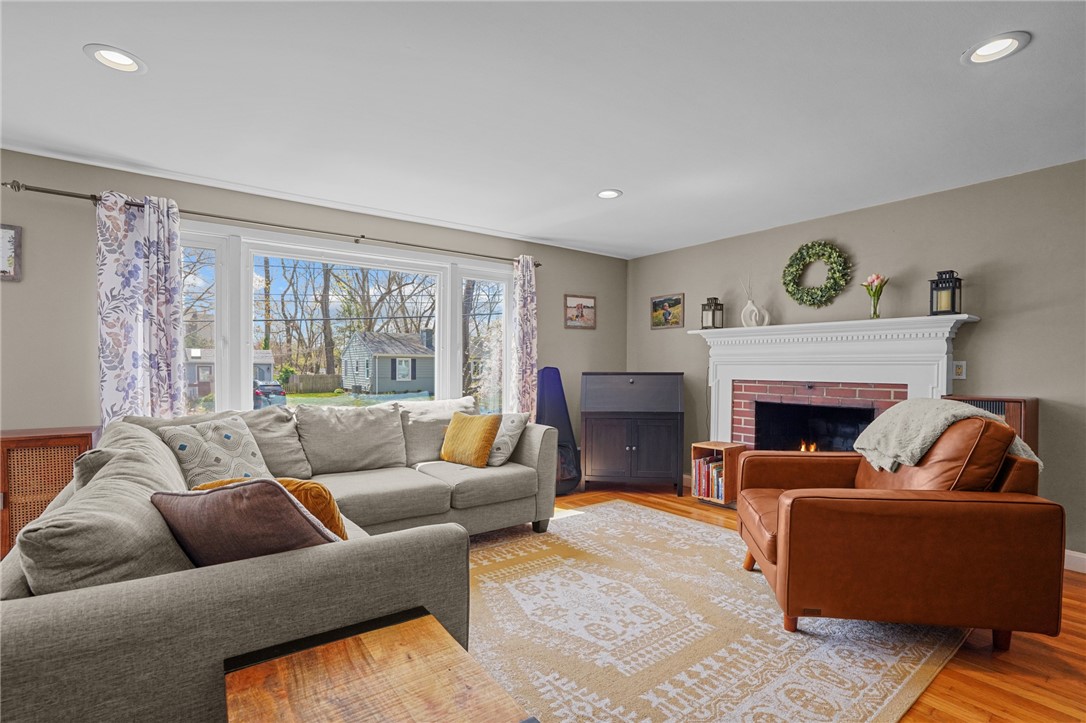 41 Darling Street Warwick, RI 02886 - Photo 11 of 44 Gallery Image 11