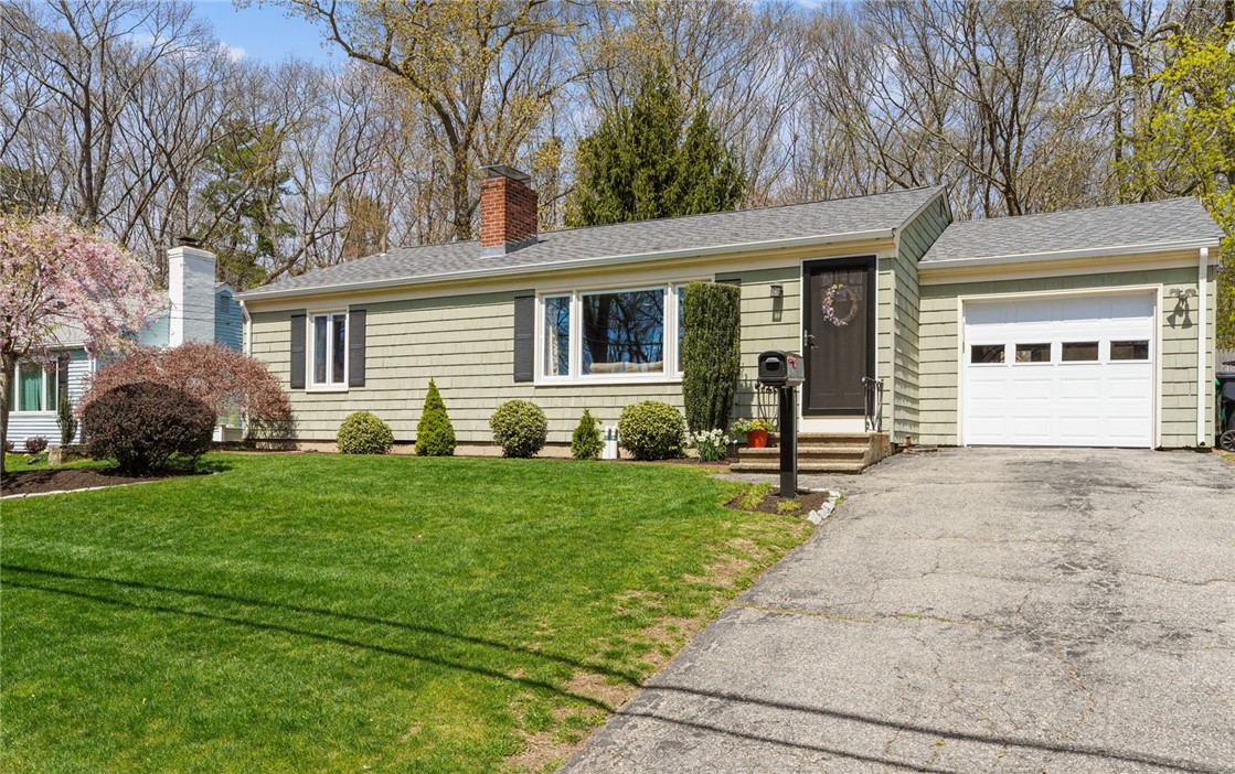 41 Darling Street Warwick, RI 02886 - Photo 2 of 44 Gallery Image 2