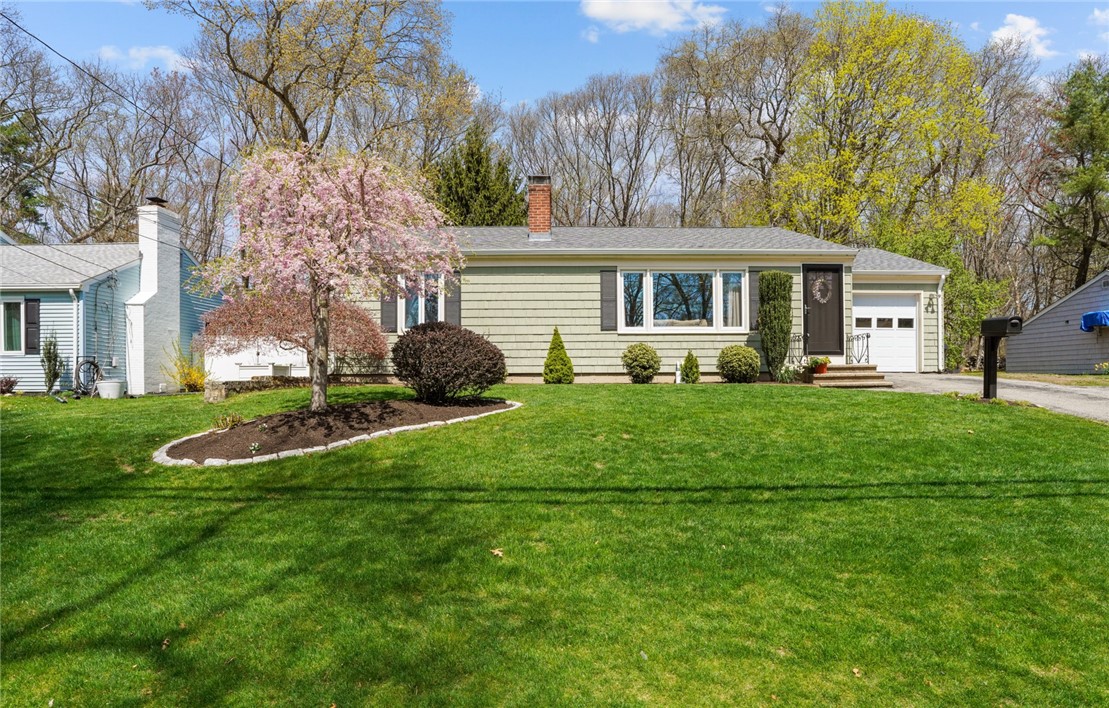 41 Darling Street Warwick, RI 02886 - Photo 3 of 44 Gallery Image 3