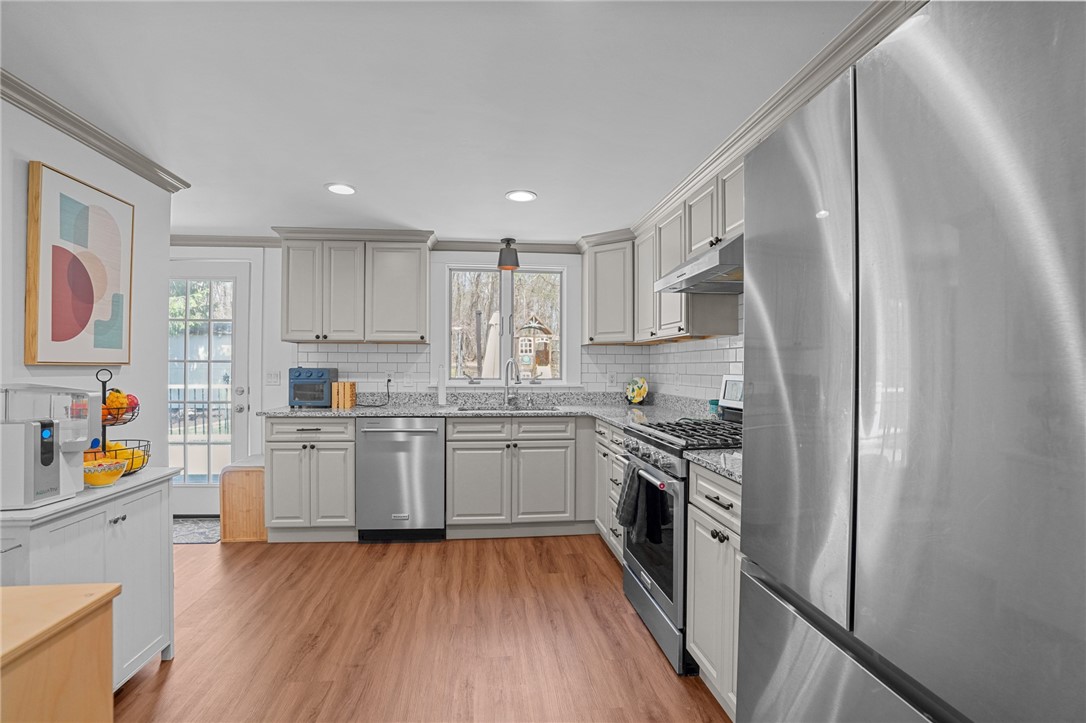 41 Darling Street Warwick, RI 02886 - Photo 5 of 44 Gallery Image 5