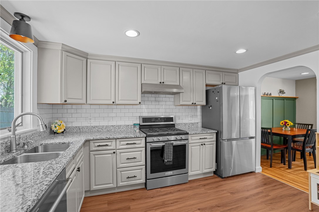 41 Darling Street Warwick, RI 02886 - Photo 7 of 44 Gallery Image 7