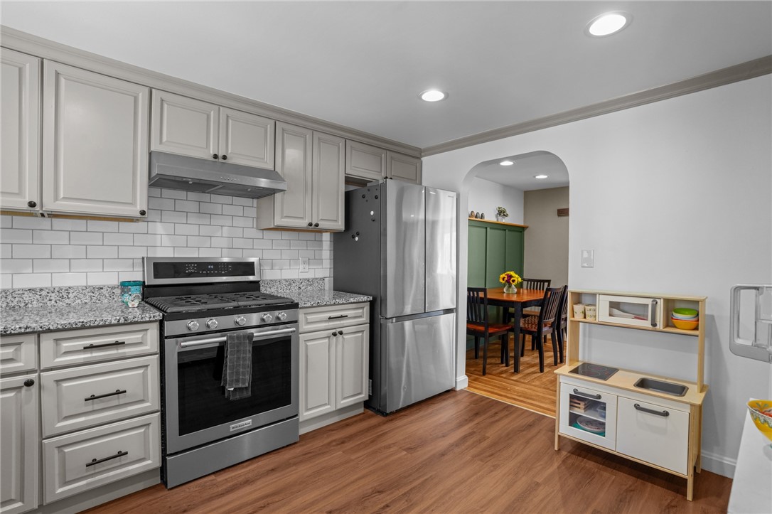 41 Darling Street Warwick, RI 02886 - Photo 8 of 44 Gallery Image 8