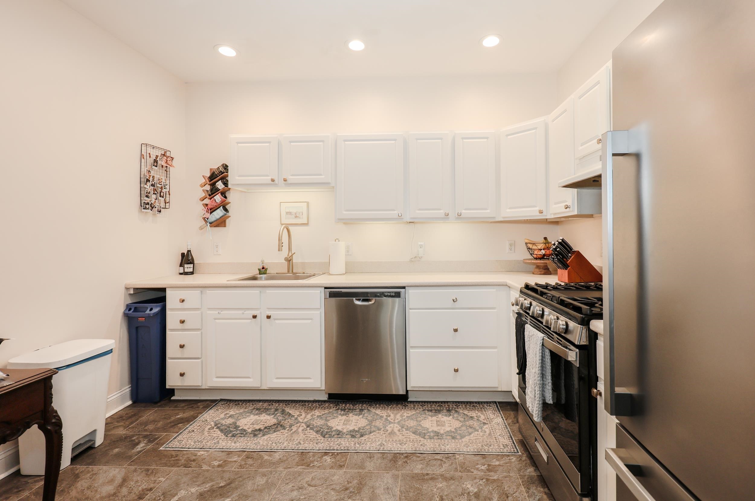 95 Court Street, Unit 6 Exeter, NH 03833 - Photo 5 of 27