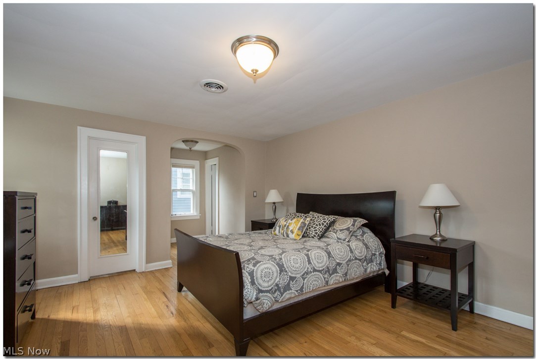 3008 Warrington Road Cleveland, OH 44120 - Photo 20 of 34