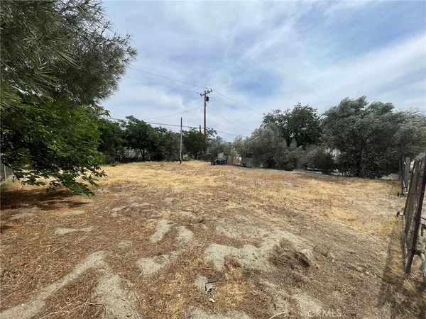 a view of a backyard of the house