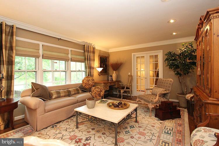 4717 River Road Bethesda, MD 20816 - Photo 9 of 27 Living Room with dentil crown molding