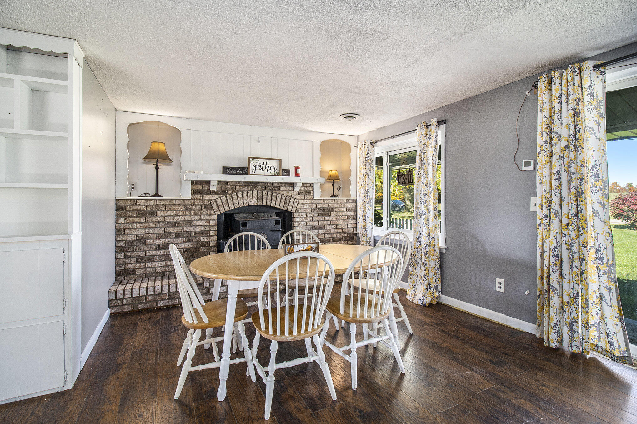 511 Beard Road Pentwater, MI 49449 - Photo 5 of 20 Dining Area