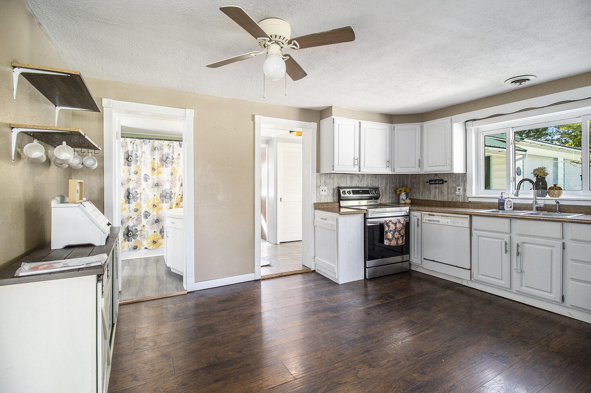 511 Beard Road Pentwater, MI 49449 - Photo 6 of 20 Kitchen