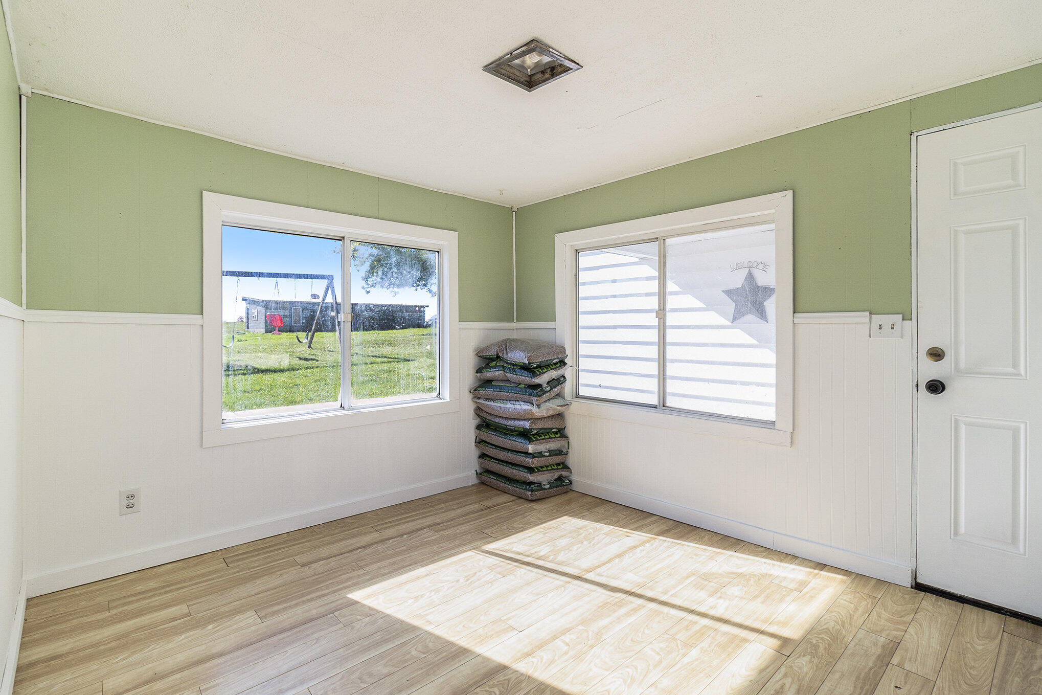 511 Beard Road Pentwater, MI 49449 - Photo 7 of 20 3 Seasons Room