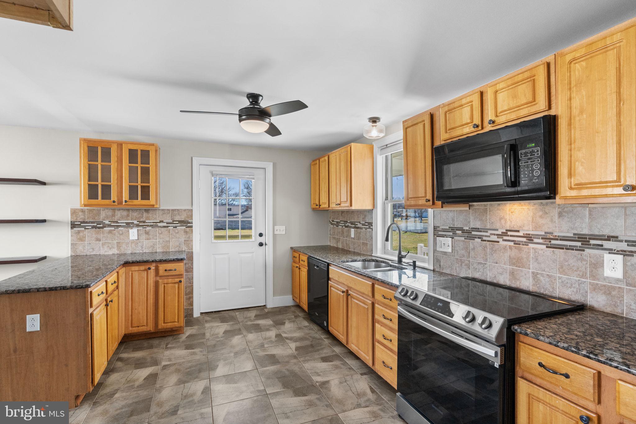 54 South Zinns Mill Road Lebanon, PA 17042 - Photo 7 of 36 Gallery Image 7