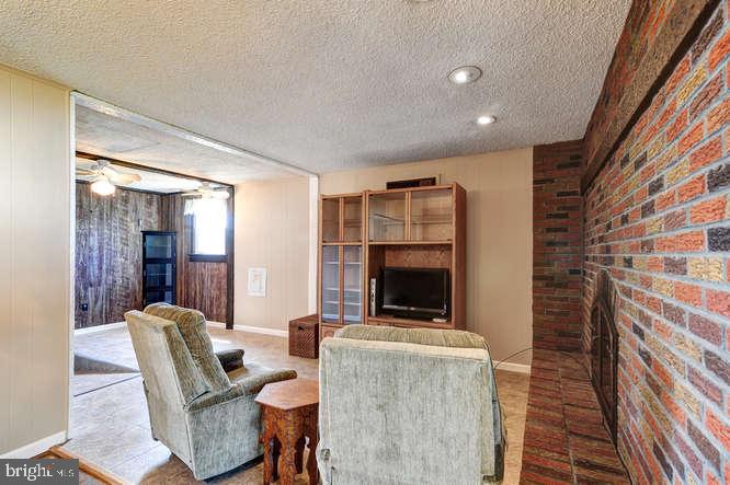 37 Kay Road Hamilton, NJ 08620 - Photo 12 of 27 Family Room