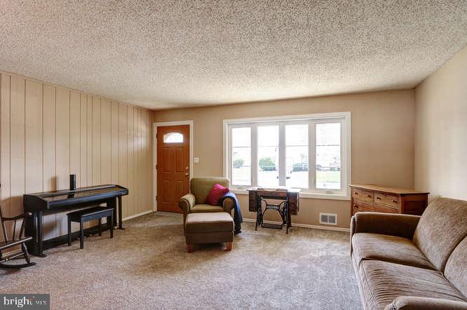 37 Kay Road Hamilton, NJ 08620 - Photo 4 of 27 Living Room