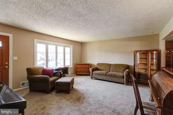 37 Kay Road Hamilton, NJ 08620 - Photo 5 of 27 Living Room