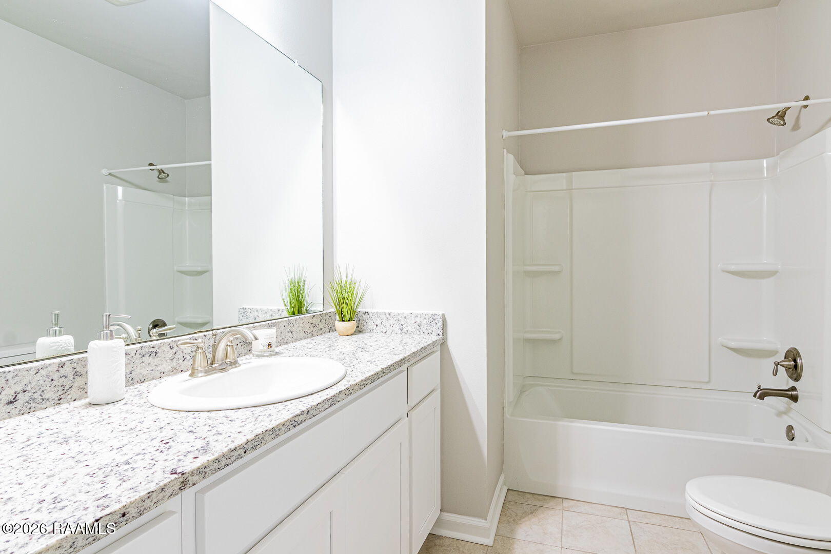 123 Tortoise Lane Broussard, LA 70518 - Photo 18 of 29 hall bathroom
