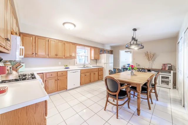 $520,000 | 1704 Clover Lane, Valparaiso, IN 46385