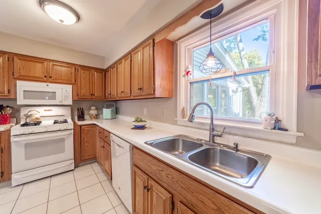 $520,000 | 1704 Clover Lane, Valparaiso, IN 46385