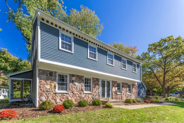 $520,000 | 1704 Clover Lane, Valparaiso, IN 46385