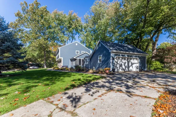 $510,000 | 1704 Clover Lane, Valparaiso, IN 46385