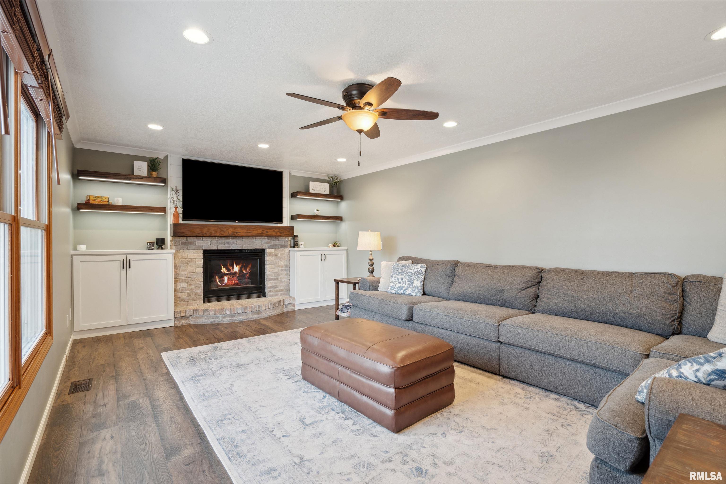 5940 Oakbrook Road Davenport, IA 52806 - Photo 12 of 51 Gallery Image 12