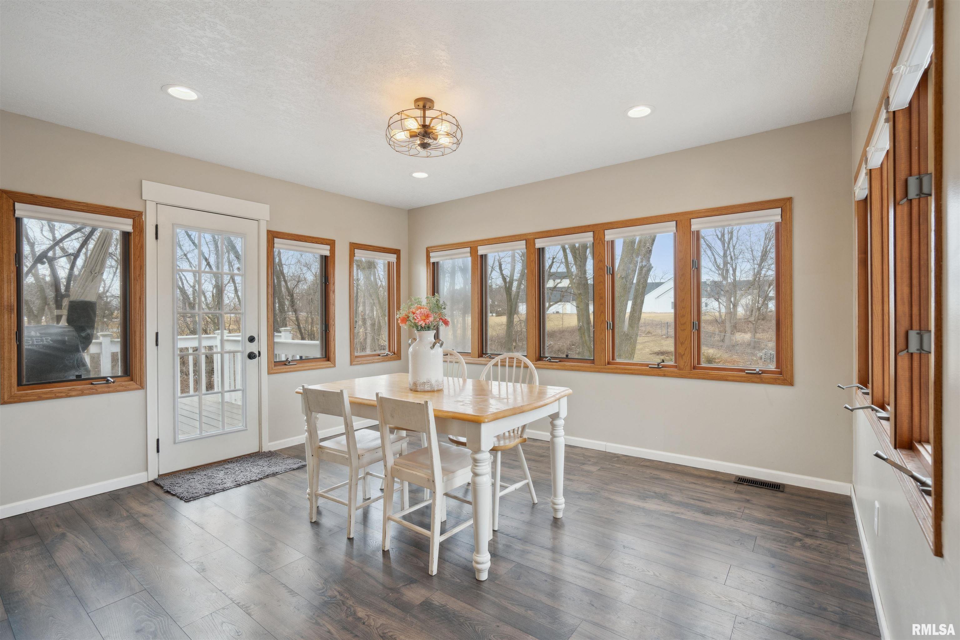 5940 Oakbrook Road Davenport, IA 52806 - Photo 13 of 51 Gallery Image 13