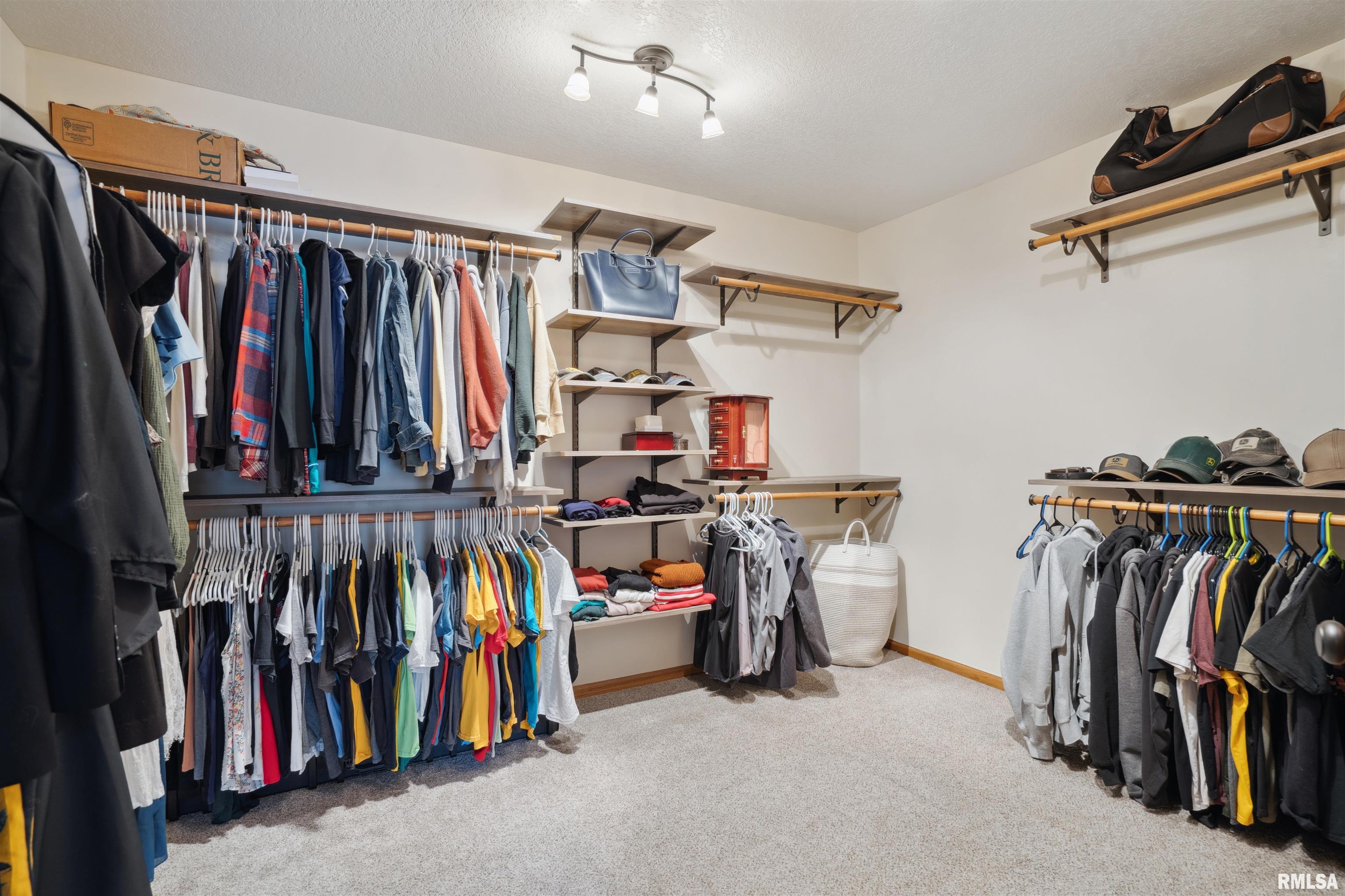 5940 Oakbrook Road Davenport, IA 52806 - Photo 29 of 51 Gallery Image 29
