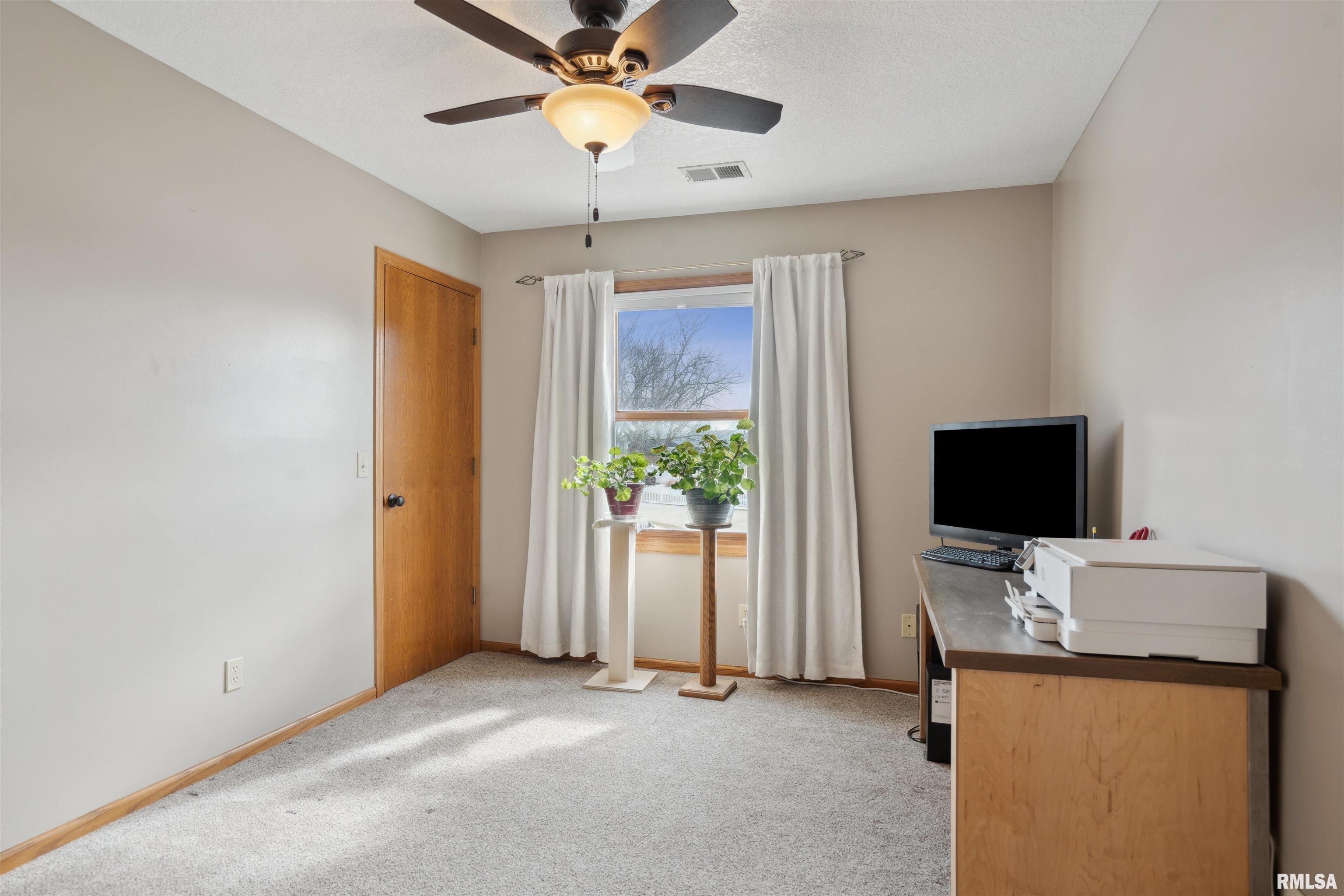 5940 Oakbrook Road Davenport, IA 52806 - Photo 35 of 51 Gallery Image 35