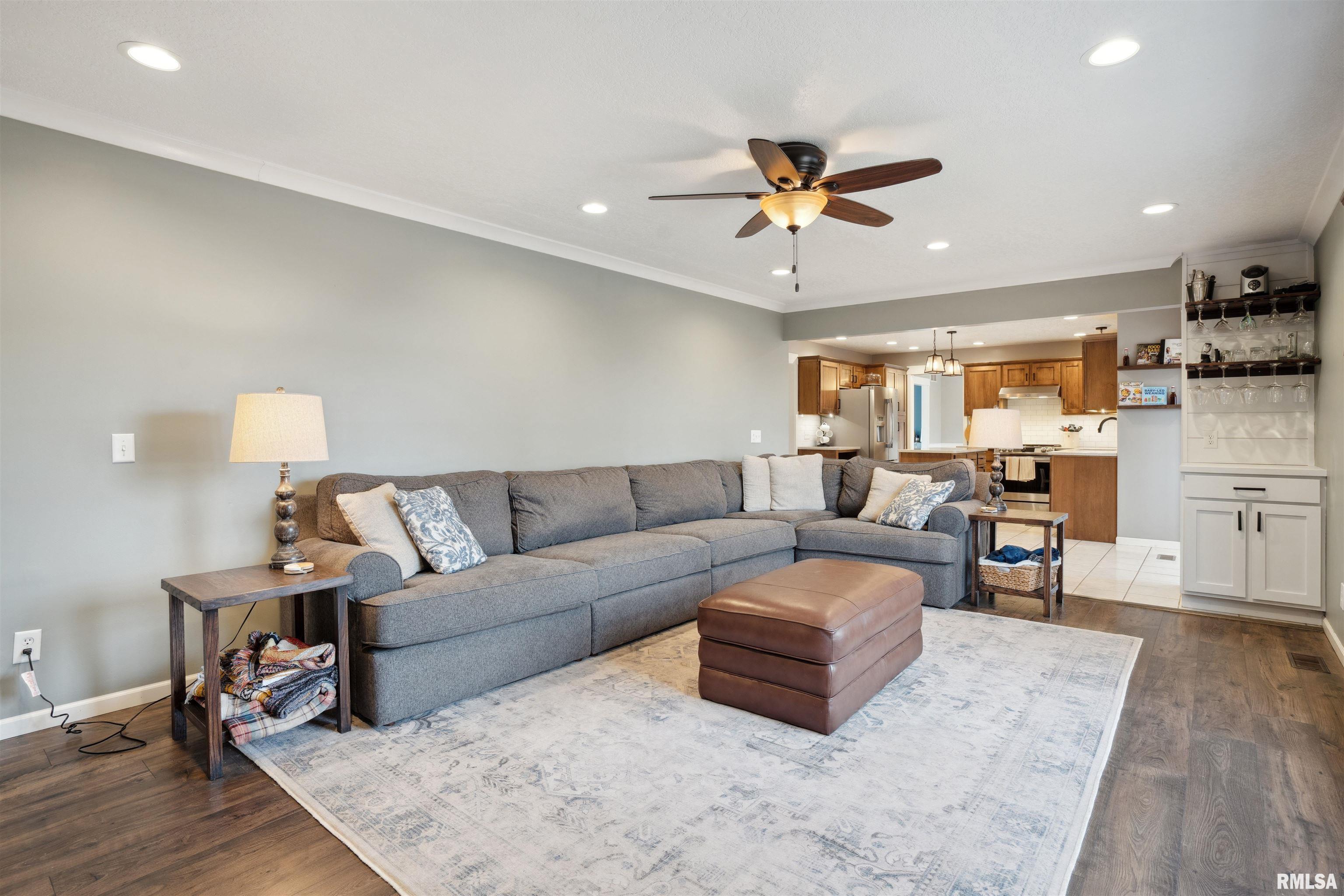 5940 Oakbrook Road Davenport, IA 52806 - Photo 8 of 51 Gallery Image 8