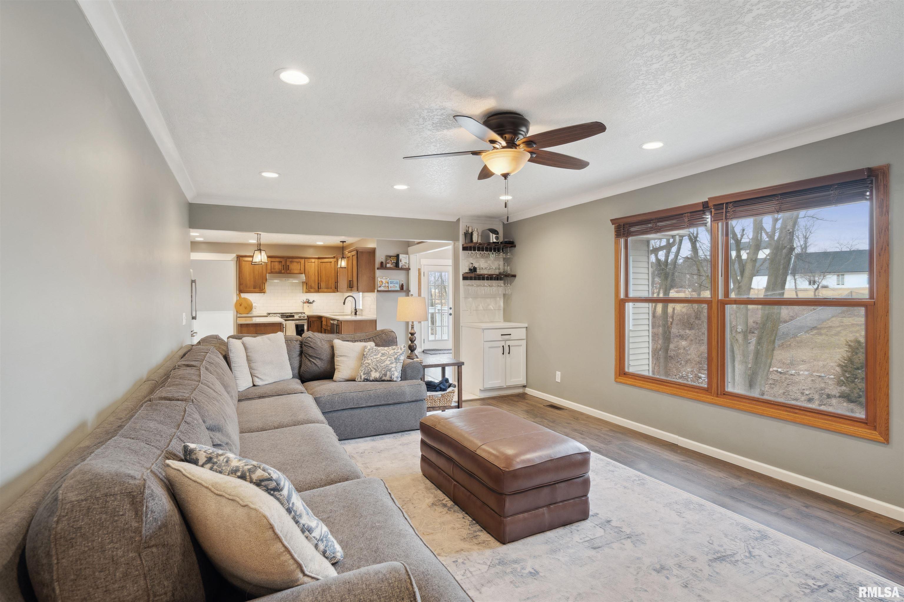 5940 Oakbrook Road Davenport, IA 52806 - Photo 9 of 51 Gallery Image 9