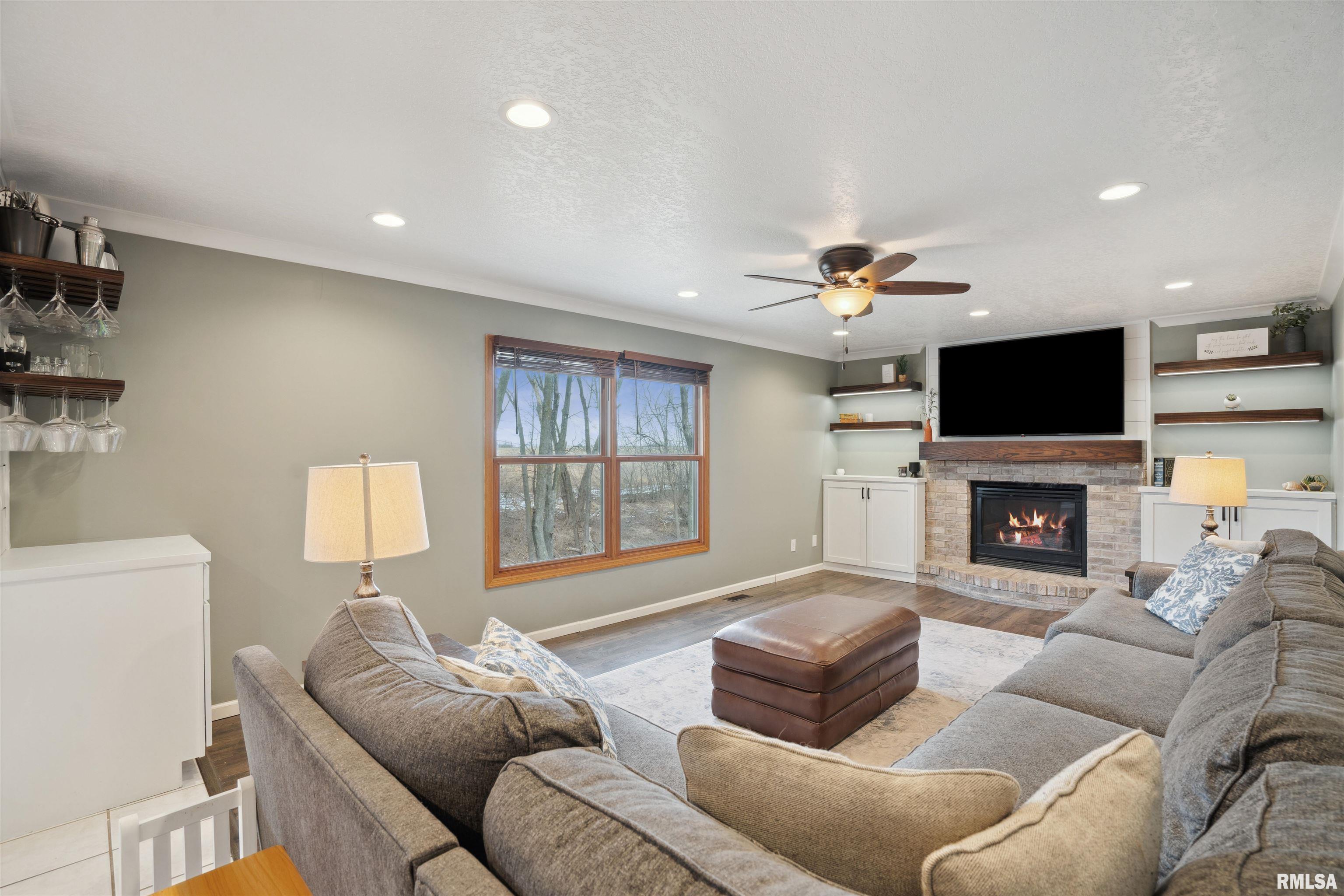 5940 Oakbrook Road Davenport, IA 52806 - Photo 10 of 51 Gallery Image 10