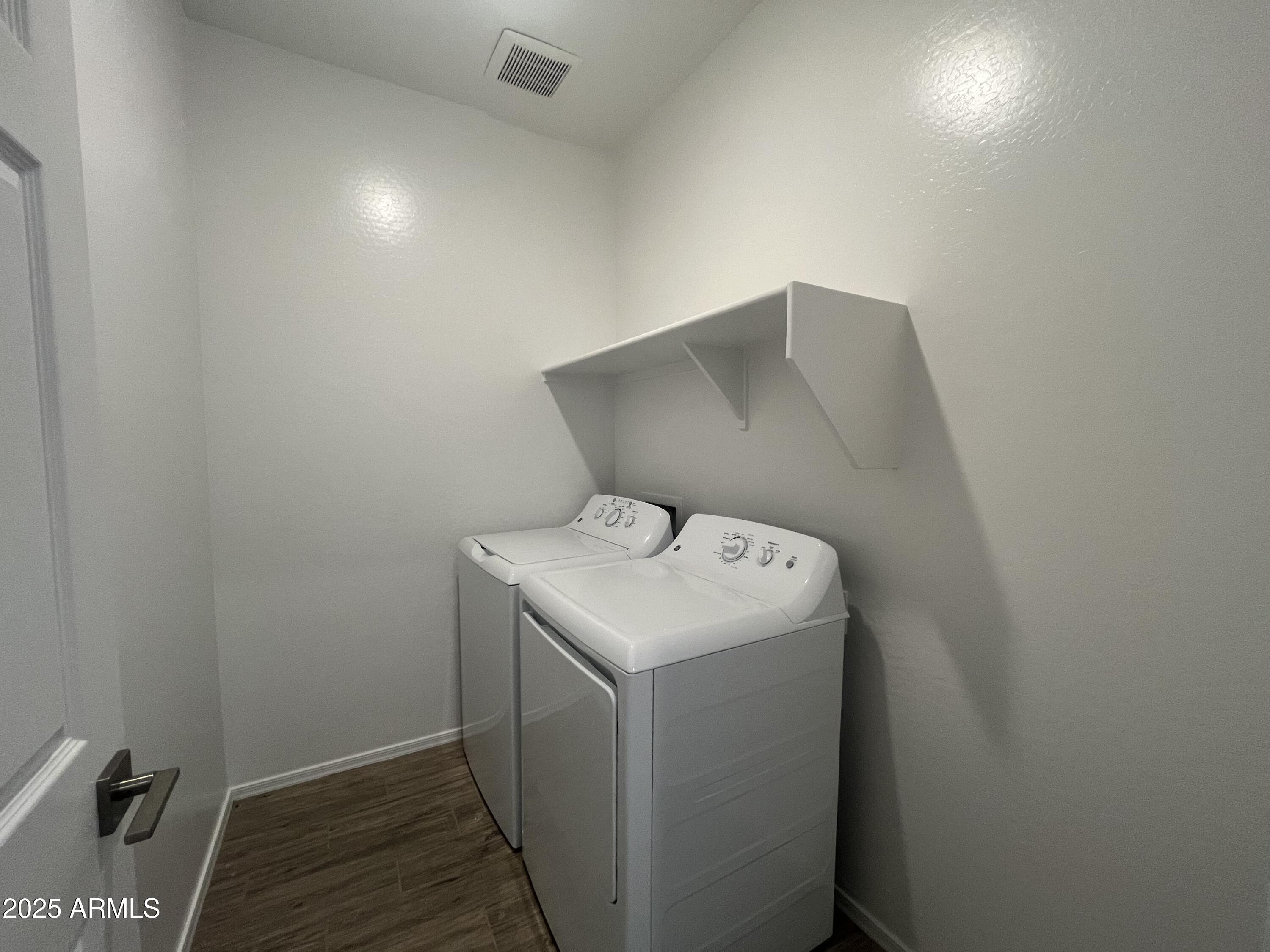 47692 West Moeller Road Maricopa, AZ 85139 - Photo 5 of 31 a utility room with dryer and washer