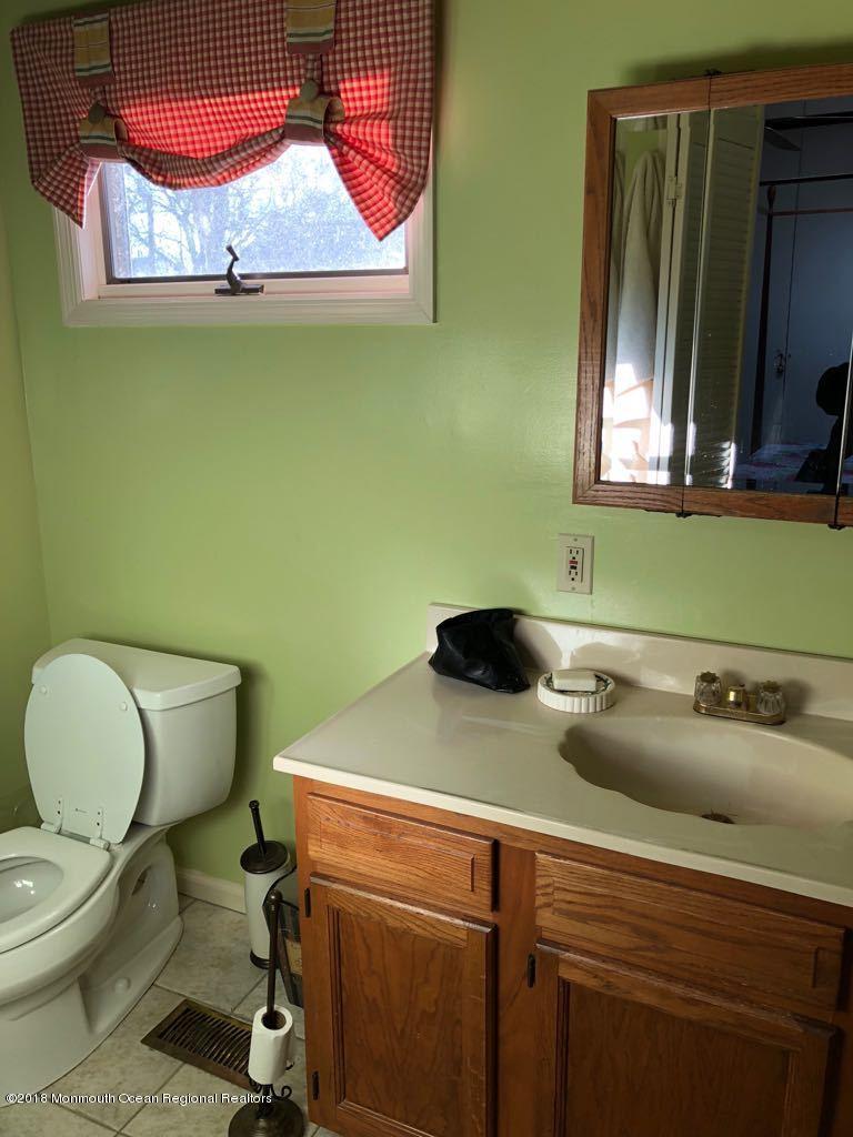 208 Woodcrest Road Oakhurst, NJ 07755 - Photo 4 of 7 208 BATH